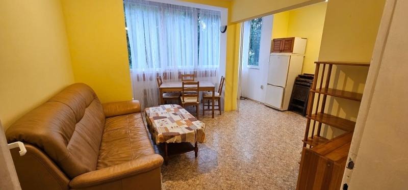 Дава под нем  2-стаен, град София, Западен парк •  500 EUR • ID 22060879 — holmes.bg - [1] 