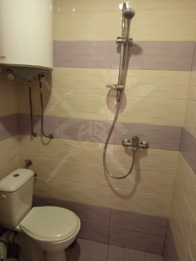 1 chambre Kolhozen pazar, Varna 5