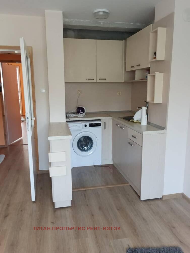 De inchiriat  1 dormitor Burgas , Vâzrajdane , 68 mp | 84421562