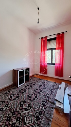 2 Schlafzimmer Pogrebi, Warna 7
