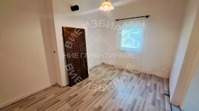 2 Schlafzimmer Pogrebi, Warna 5