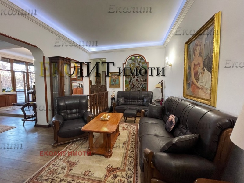 Zu vermieten  3+ Schlafzimmer Sofia , Zentar , 210 qm | 60190242