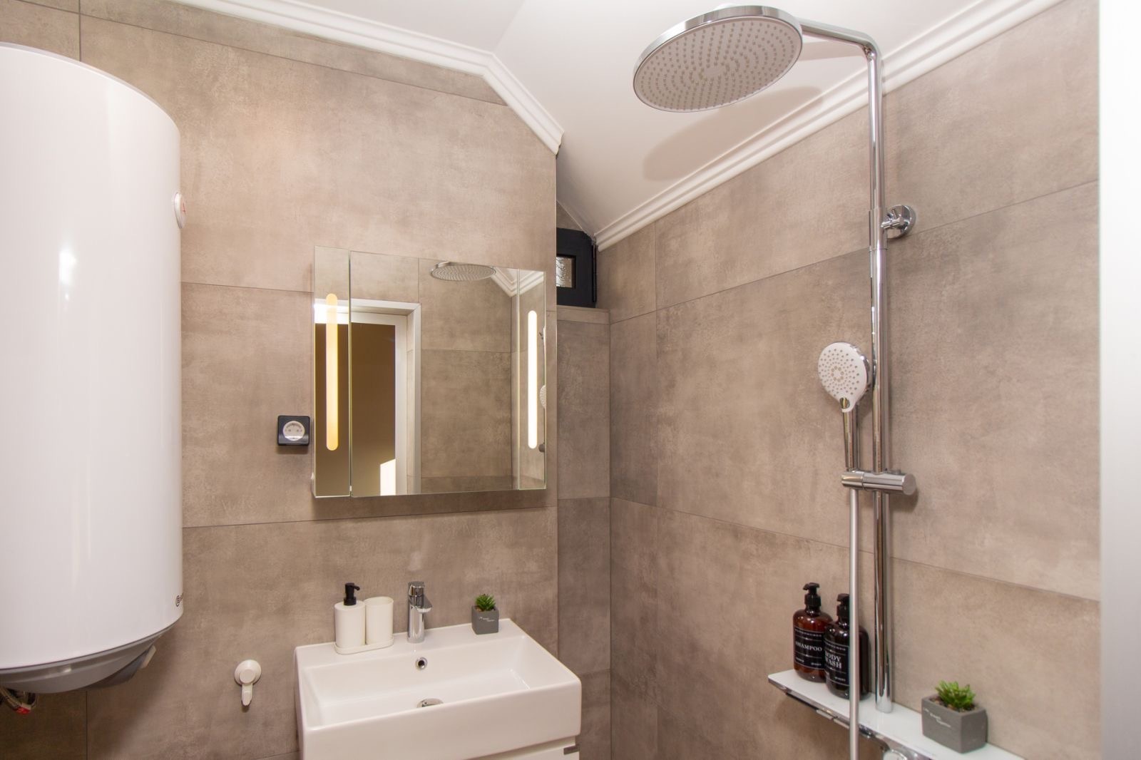 Дава под наем 2-СТАЕН, гр. Пловдив, Кършияка, снимка 3 - Апартаменти - 53742360