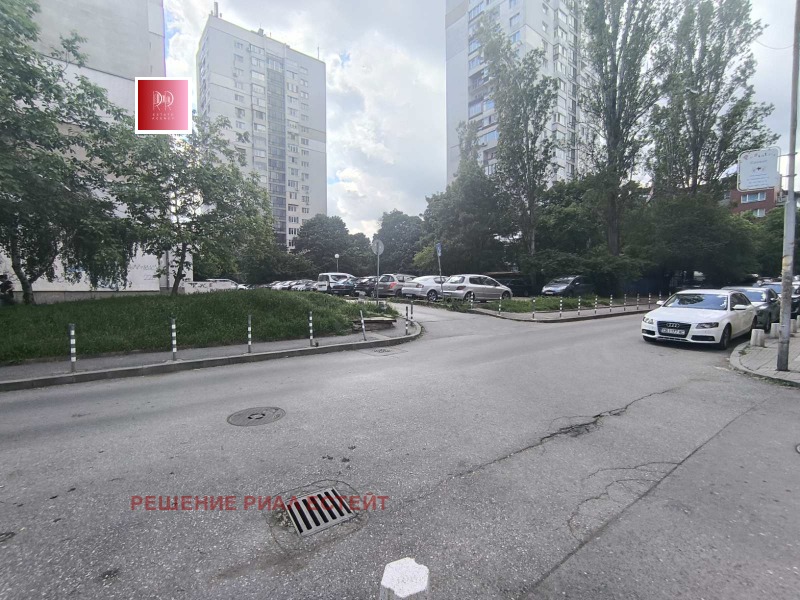 Til leie  Butikk Sofia , Borovo , 208 kvm | 46417524