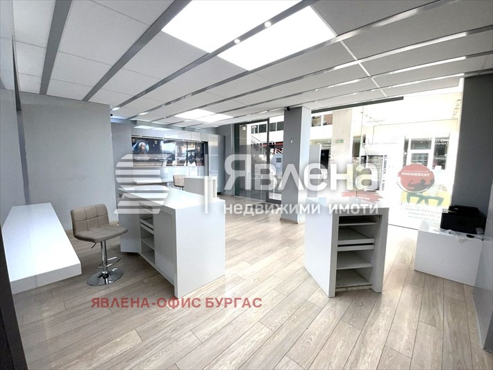 Дава под нем  Магазин, град Бургас, Славейков •  820 EUR • ID 16576074 — holmes.bg - [1] 