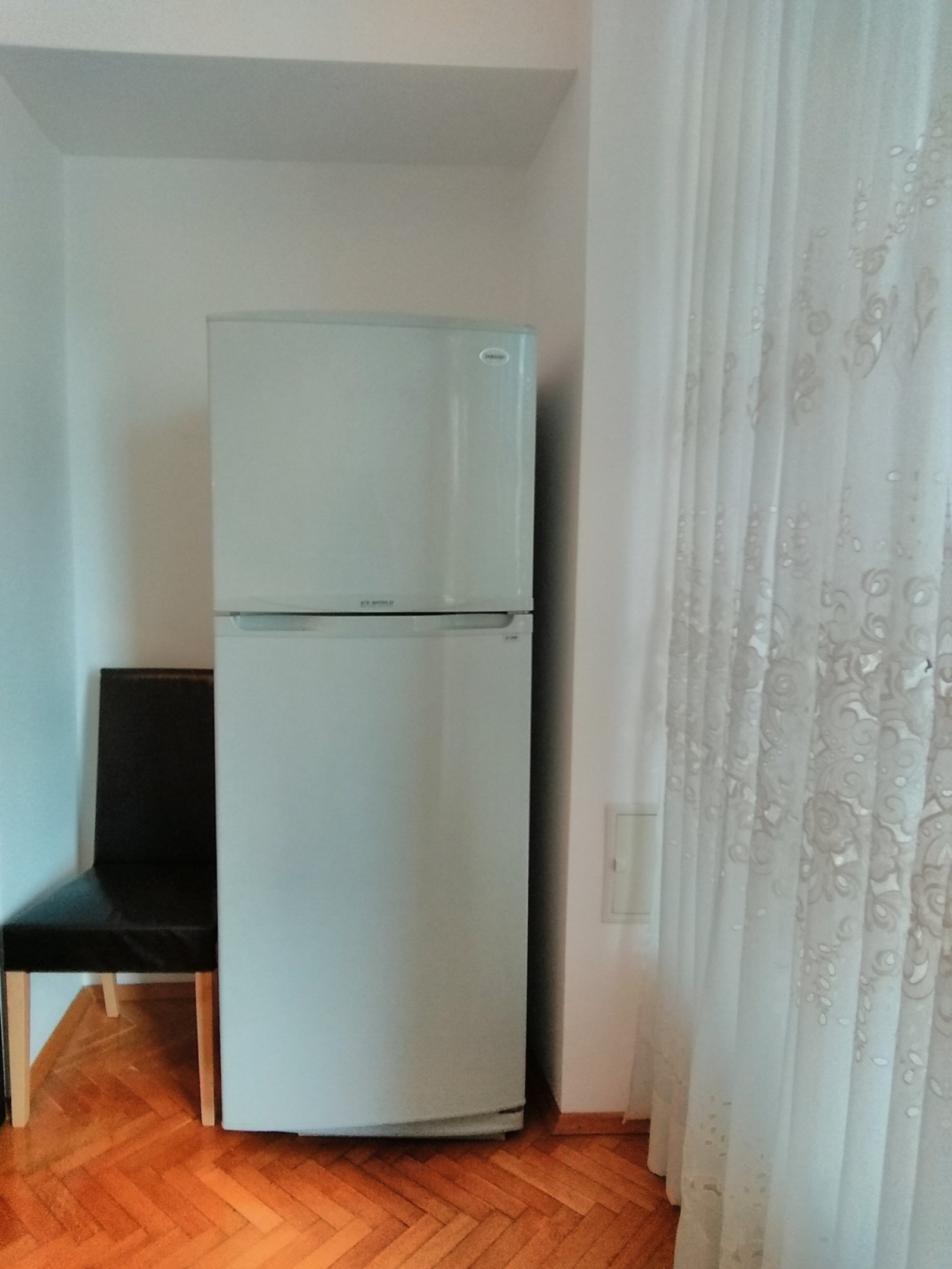Дава под наем 3-СТАЕН, гр. София, Изгрев, снимка 7 - Апартаменти - 55609306