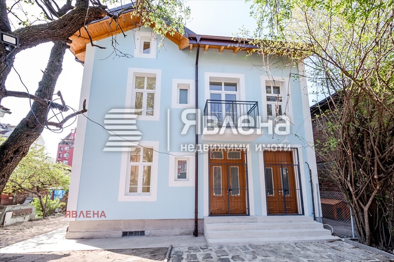 Под наем КЪЩА, град София, Център • 2800 € • 82485788 — Holmes.bg
