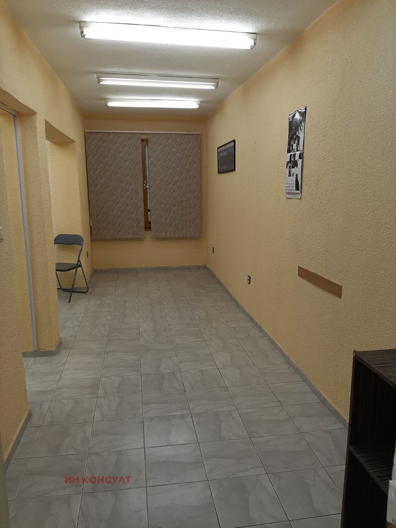 Дава под Наем ОФИС в град Варна, Окръжна болница-Генерали - 32 кв.м / 250 € » 488.96 лв., ИН КОНСУЛТ