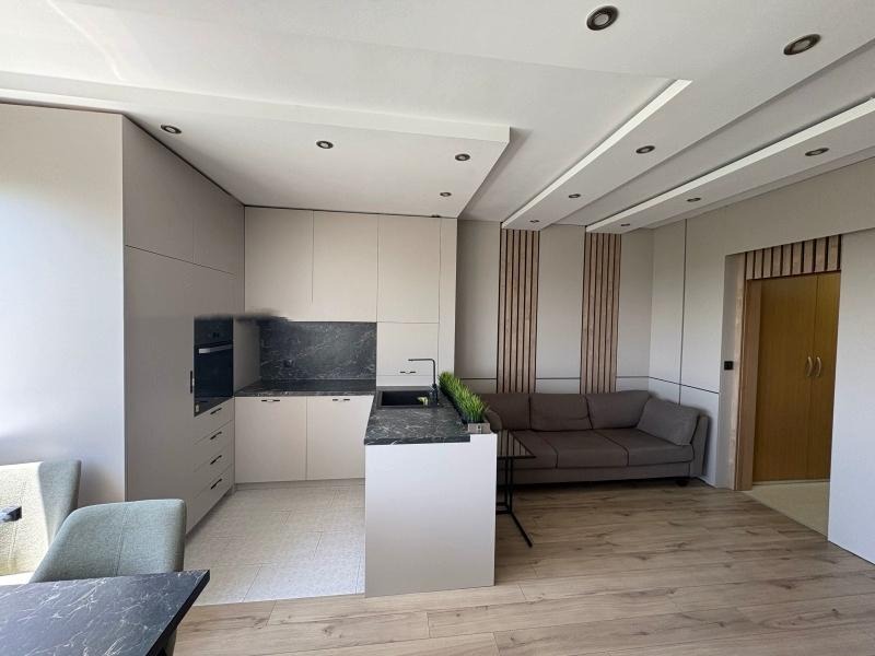 Издаје се  2 спаваће собе Софија , Лјулин 6 , 90 м2 | 94620446