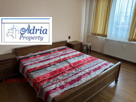 1 quarto Nadejda 1, Sofia 1