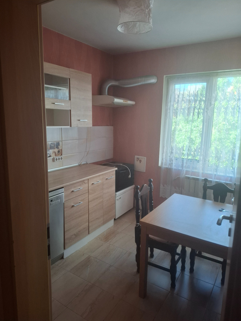 Дава под наем  2-стаен град Перник , Център , 65 кв.м | 17956236 - изображение [9]
