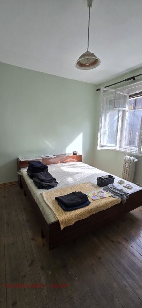 Kamer Tsentar, Sofia 1