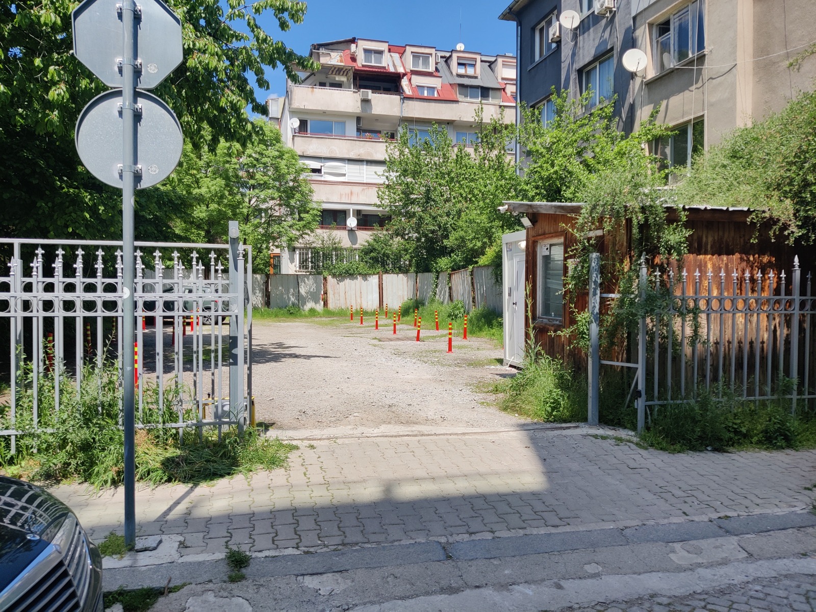 Дава под наем ГАРАЖ, ПАРКОМЯСТО, гр. София, Център, снимка 2 - Гаражи и паркоместа - 55666331