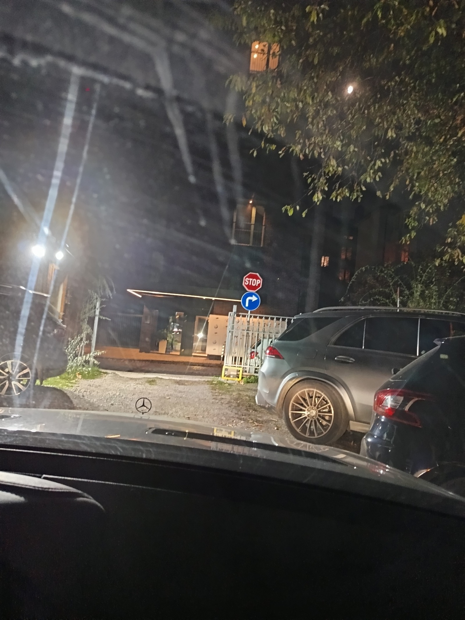 Дава под наем ГАРАЖ, ПАРКОМЯСТО, гр. София, Център, снимка 6 - Гаражи и паркоместа - 55666331