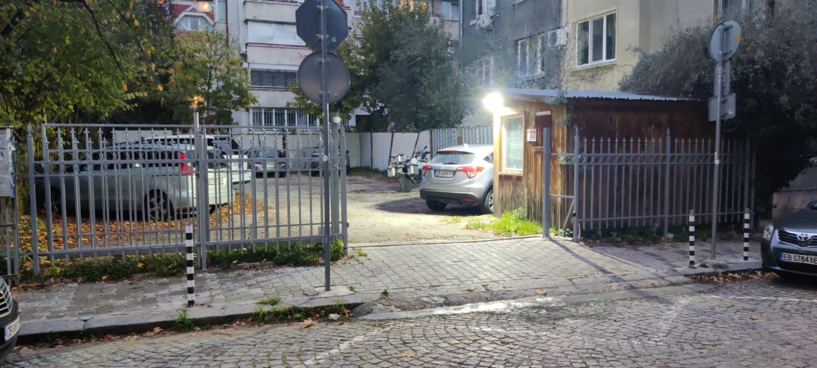 Дава под наем ГАРАЖ, ПАРКОМЯСТО, гр. София, Център, снимка 7 - Гаражи и паркоместа - 55666331