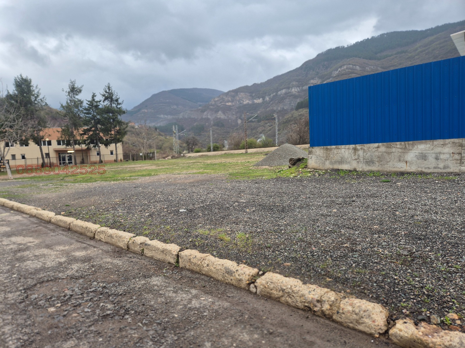 Дава под наем МЯСТО, с. Церово, област София област