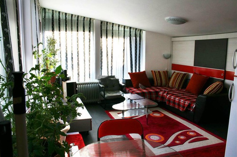 Дава под нем  1-стаен, град София, Модерно предградие •  300 EUR • ID 20981891 — holmes.bg - [1] 
