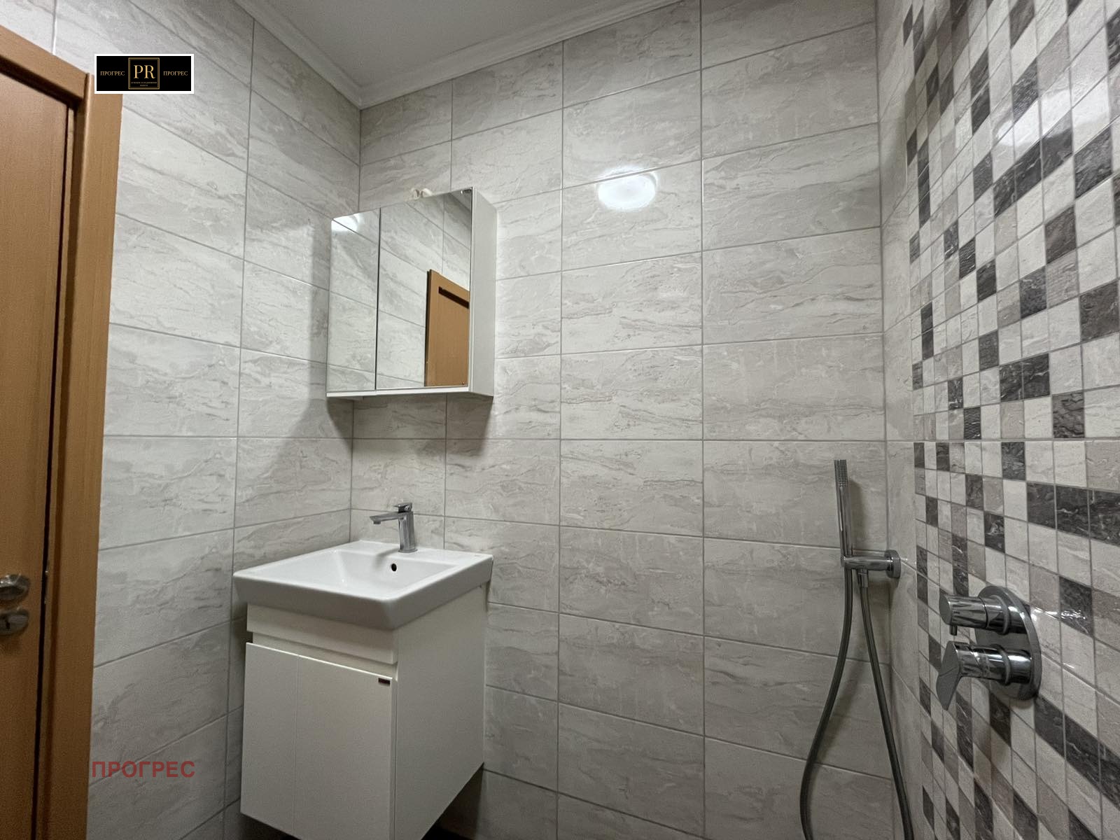 Дава под наем 2-СТАЕН, гр. Пловдив, Кючук Париж, снимка 7 - Апартаменти - 53628358