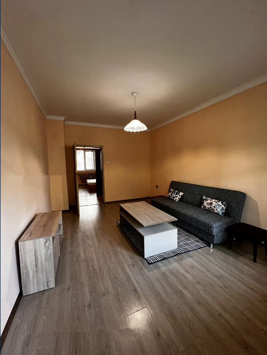 Дава под нем  2-стаен, град София, Толстой •  450 EUR • ID 38332698 — holmes.bg - [1] 