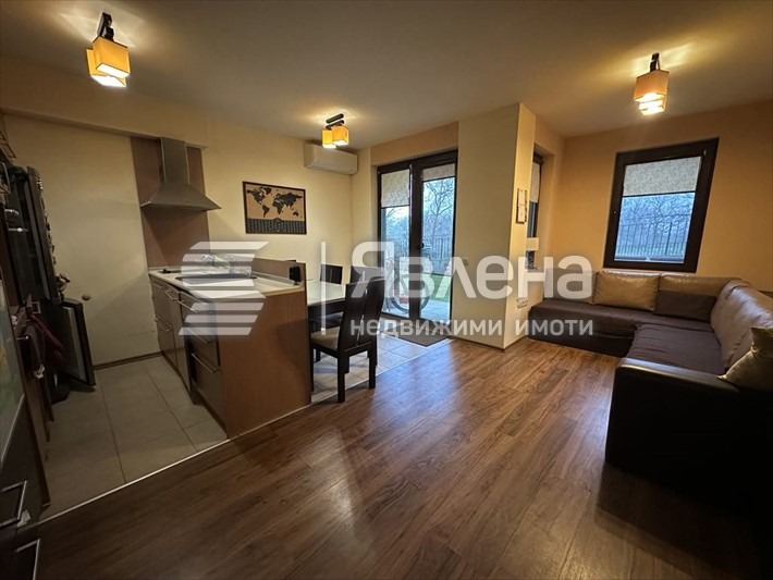Дава под нем  3-стаен, област Варна, с. Приселци •  460 EUR • ID 26680138 — holmes.bg - [1] 