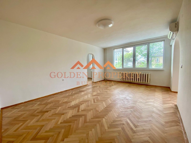 Издаје се  2 спаваће собе Софија , Обориште , 90 м2 | 38327328 - слика [2]