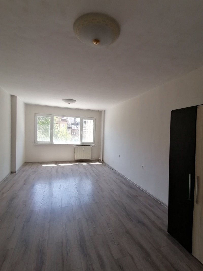 Дава под нем  1-стаен, град София, Света Троица •  400 EUR • ID 30474475 — holmes.bg - [1] 