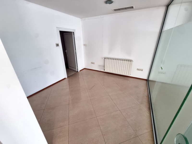 Kiadó  Üzlet Sofia , Iztok , 137 négyzetméter | 17596801 - kép [9]