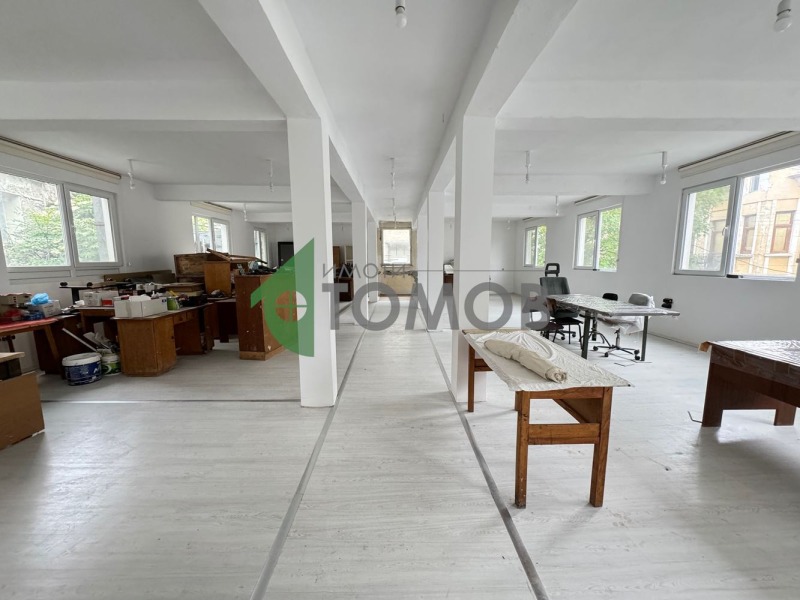 Дава под Наем ПРОМ. ПОМЕЩЕНИЕ в град Шумен, Център - 282 кв.м / 1 730 € » 3 383.59 лв., ИМОТИ ТОМОВ