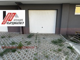 Garage Vazrojdenci, Kardjali 1