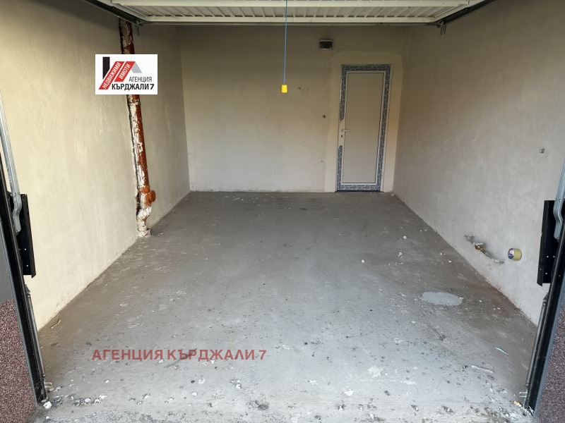 Do wynajęcia  Гараж, Паркомясто Kardżali , Wazrożdenci , 19 mkw | 80197410 - obraz [2]