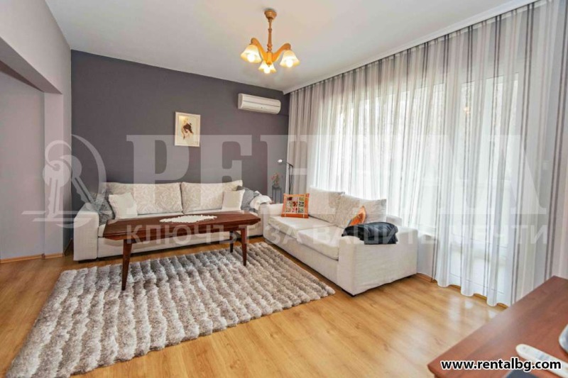 A louer  2 chambres Plovdiv , Tsentar , 93 m² | 41003316