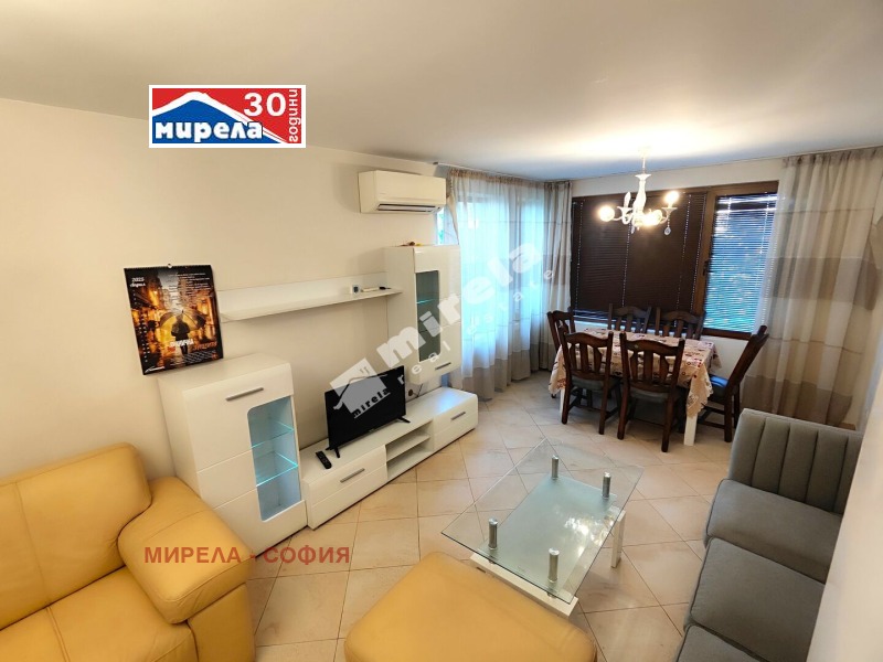 Издаје се  1 спаваћа соба Софија , Центар , 65 м2 | 74280190