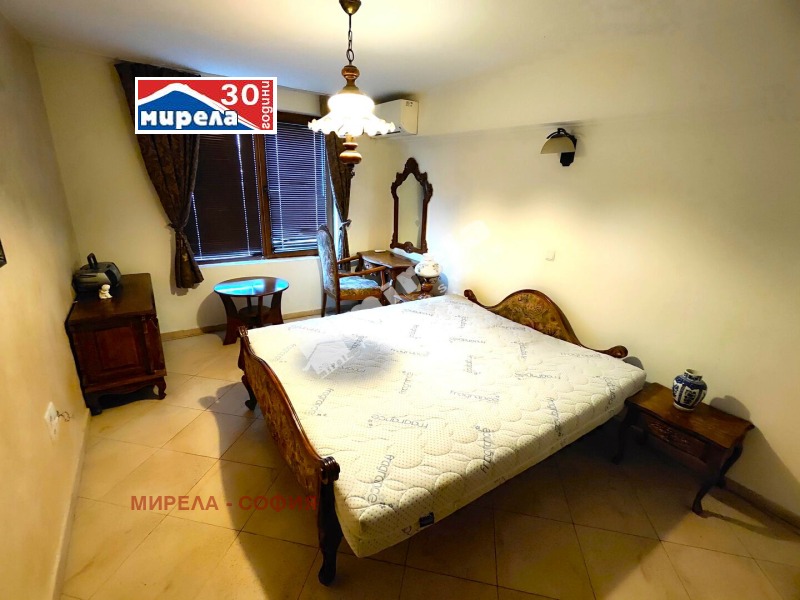 Издаје се  1 спаваћа соба Софија , Центар , 65 м2 | 74280190 - слика [4]