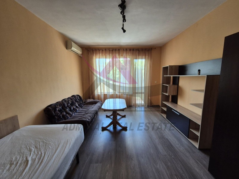 Zu vermieten  3 Schlafzimmer Warna , Okraschna bolniza-Generali , 100 qm | 95454512 - Bild [3]