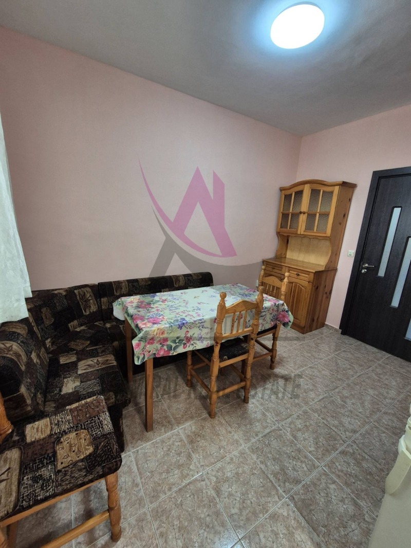 Zu vermieten  3 Schlafzimmer Warna , Okraschna bolniza-Generali , 100 qm | 95454512 - Bild [2]