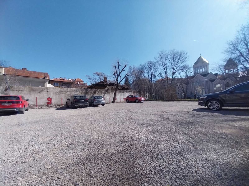 Дава под Наем ПАРКОМЯСТО в град София, Център - 18 кв.м / 100 € » 195.58 лв., НАЕМАТОР