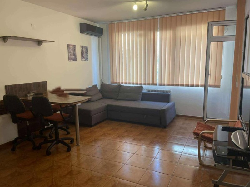 Дава под нем  2-стаен, град София, Център •  450 EUR • ID 15800658 — holmes.bg - [1] 