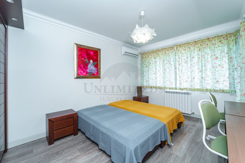 Дава под наем  4-стаен град София , Изгрев , 200 кв.м | 90016731 - изображение [14]
