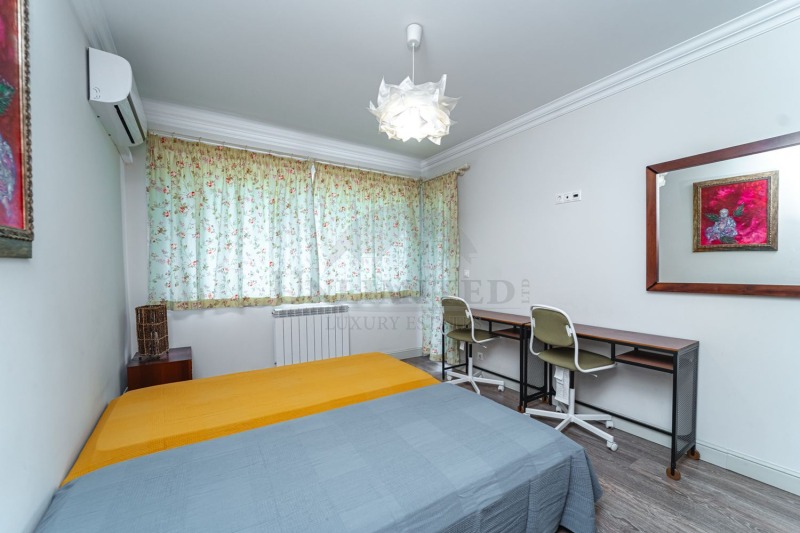 Дава под наем  4-стаен град София , Изгрев , 200 кв.м | 90016731 - изображение [15]
