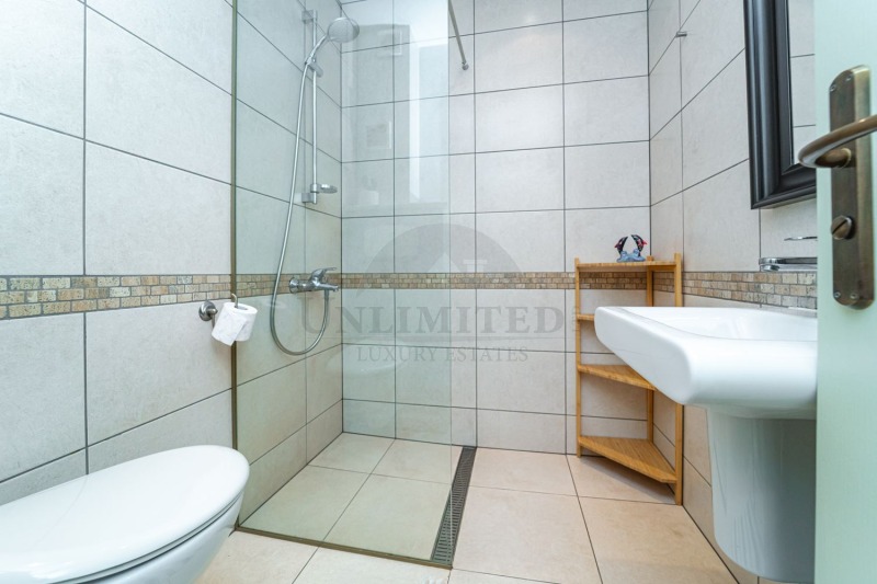 Дава под наем  4-стаен град София , Изгрев , 200 кв.м | 90016731 - изображение [16]