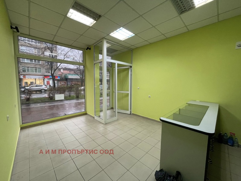 Дава под наем МАГАЗИН, гр. Благоевград, Идеален център, снимка 2 - Магазини - 52575994