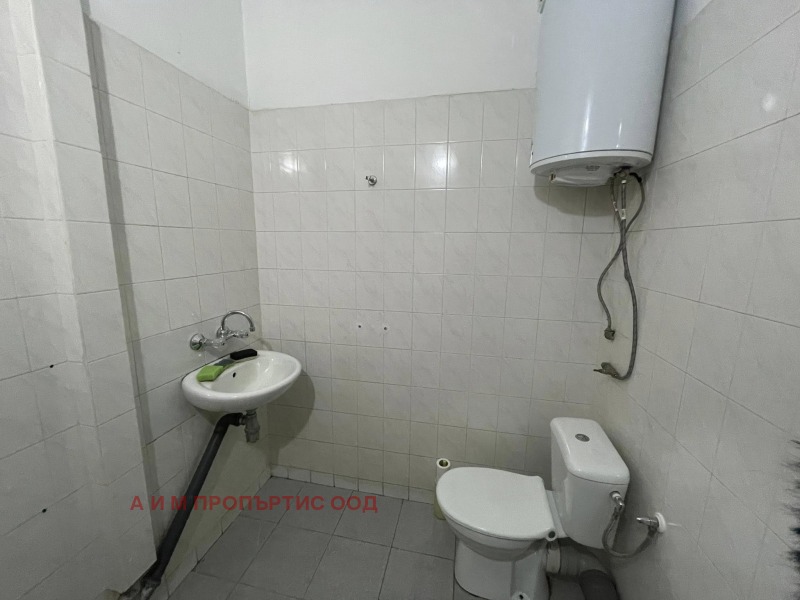 Дава под наем МАГАЗИН, гр. Благоевград, Идеален център, снимка 9 - Магазини - 52575994