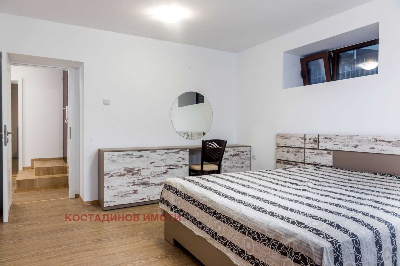 De inchiriat  Etajul casei Plovdiv , Mladejci Hâlm , 180 mp | 48091000 - imagine [9]