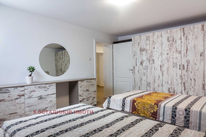 De inchiriat  Etajul casei Plovdiv , Mladejci Hâlm , 180 mp | 48091000 - imagine [6]