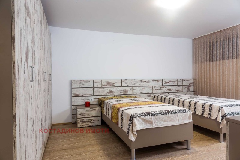 De inchiriat  Etajul casei Plovdiv , Mladejci Hâlm , 180 mp | 48091000 - imagine [7]