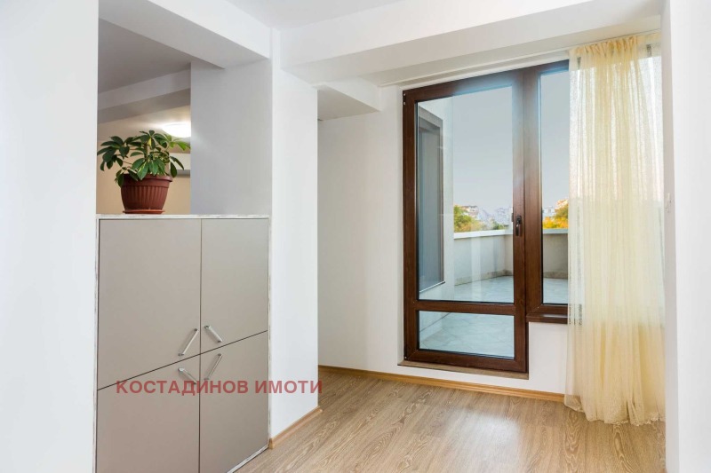 De inchiriat  Etajul casei Plovdiv , Mladejci Hâlm , 180 mp | 48091000 - imagine [15]