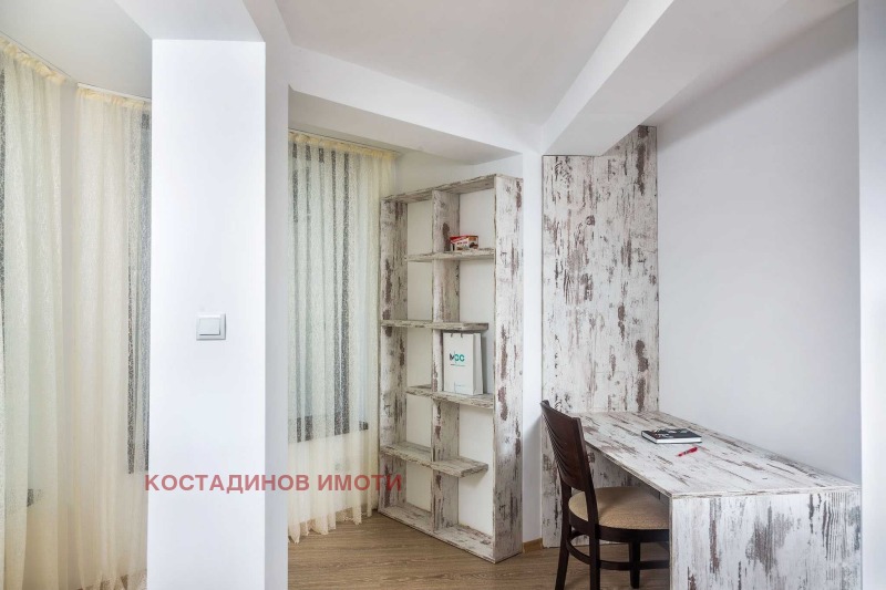 De inchiriat  Etajul casei Plovdiv , Mladejci Hâlm , 180 mp | 48091000 - imagine [8]