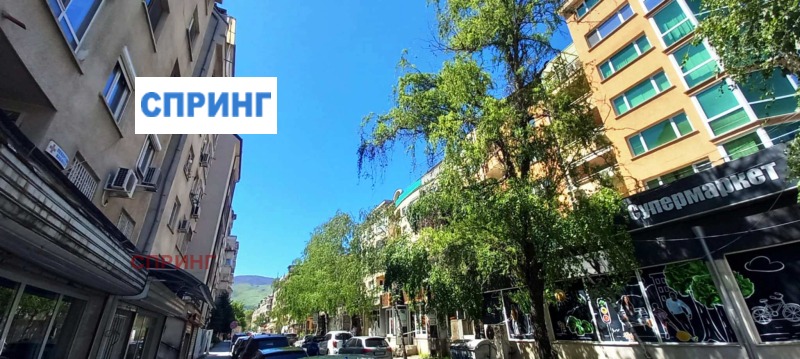 Дава под нем  2-стаен, град София, Борово •  850 EUR • ID 60628158 — holmes.bg - [1] 