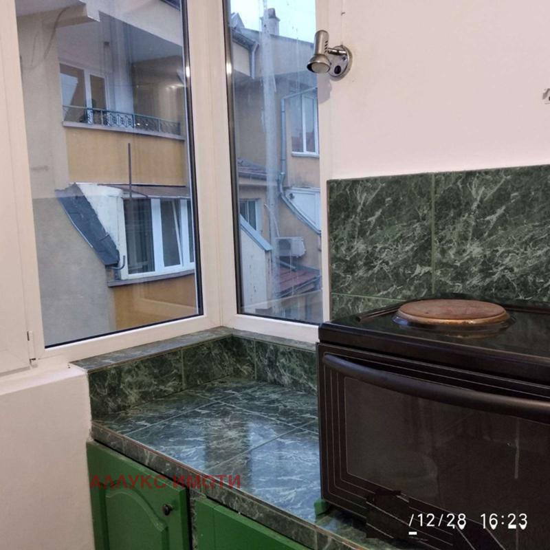 De inchiriat  1 dormitor Ruse , Țentâr , 68 mp | 29452077 - imagine [12]