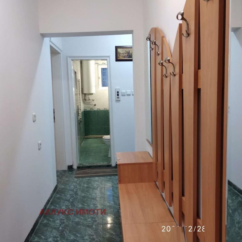 De inchiriat  1 dormitor Ruse , Țentâr , 68 mp | 29452077 - imagine [17]